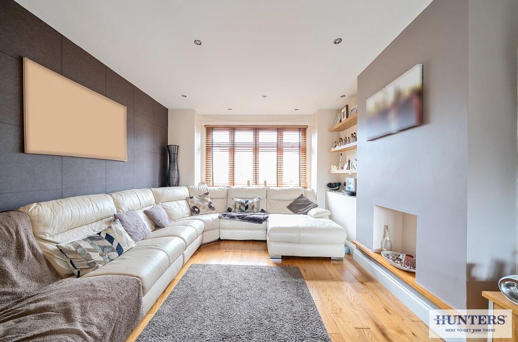 Property photo 2 of 26 Lounge Area