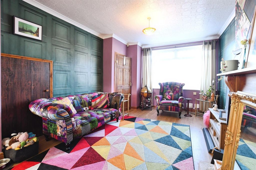 Property photo 2 of 14 Lounge