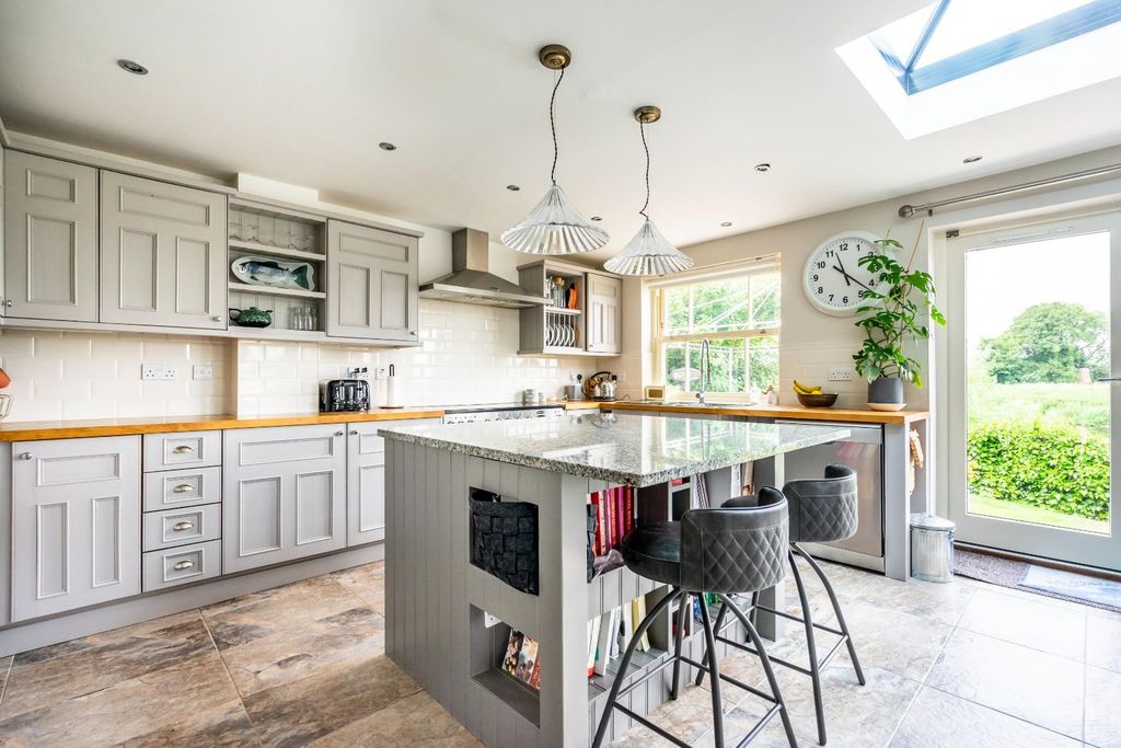 Property photo 2 of 22 Kitchen