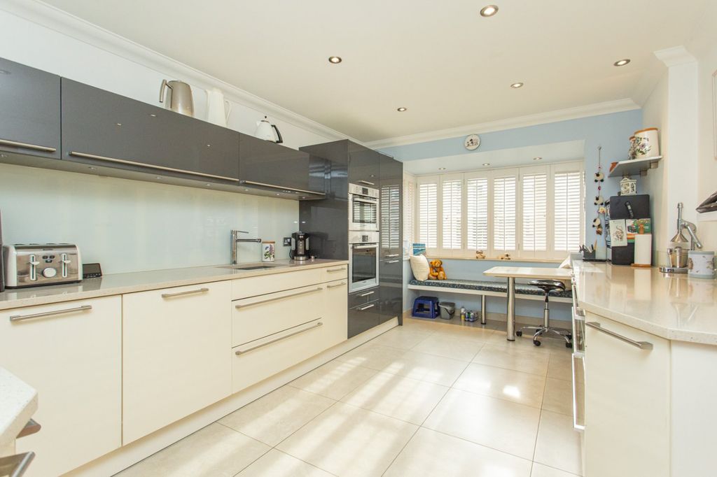 Property photo 3 of 22 Picture 3