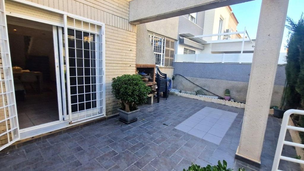 Property photo 2 of 50