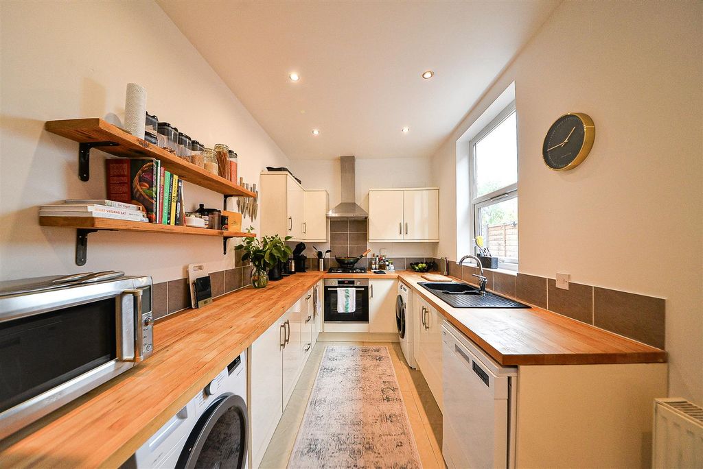 Property photo 3 of 22 Kitchen