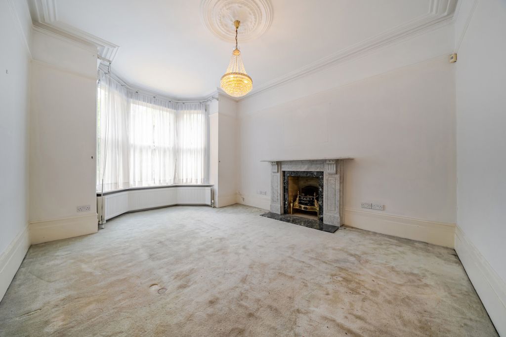Property photo 3 of 24 1453952-3-69F9ee3...