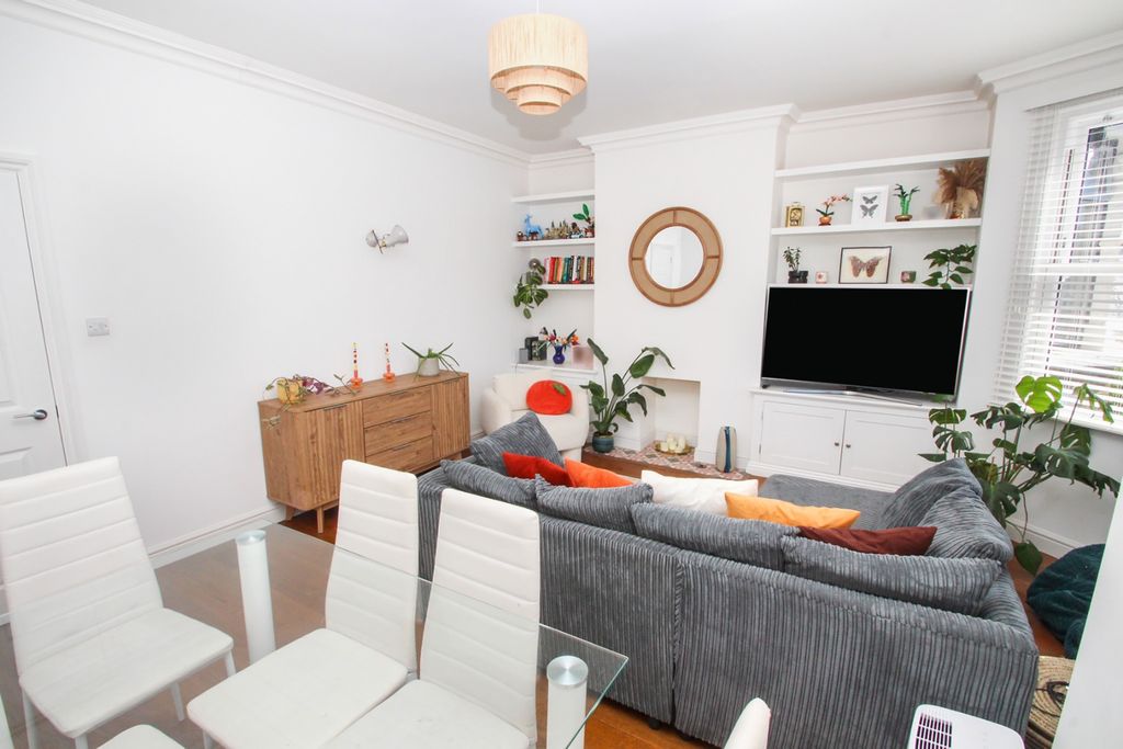 Property photo 3 of 9 1267083