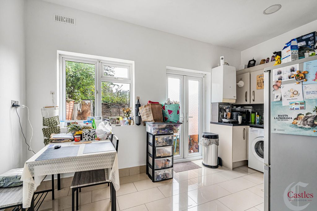 Property photo 3 of 15 Kitchen