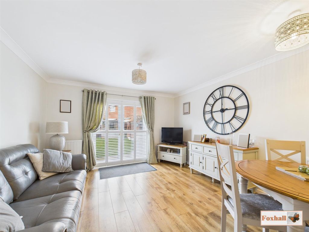 Property photo 2 of 16 Lounge