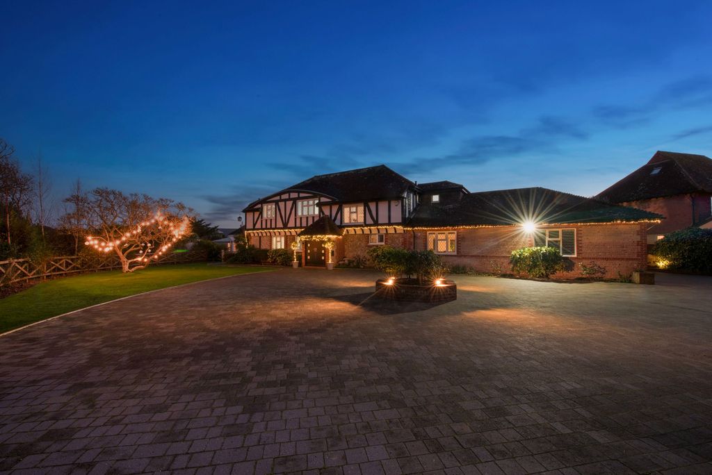 Property photo 1 of 81 Front