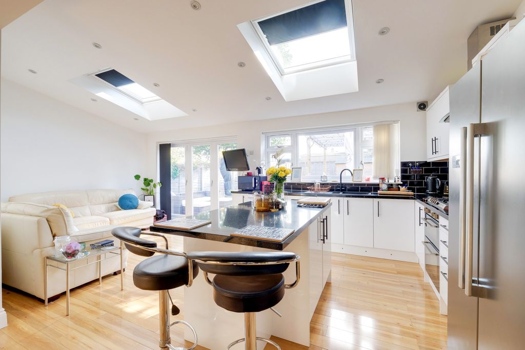 Property photo 2 of 22