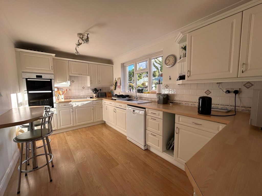 Property photo 3 of 16 Picture No. 26