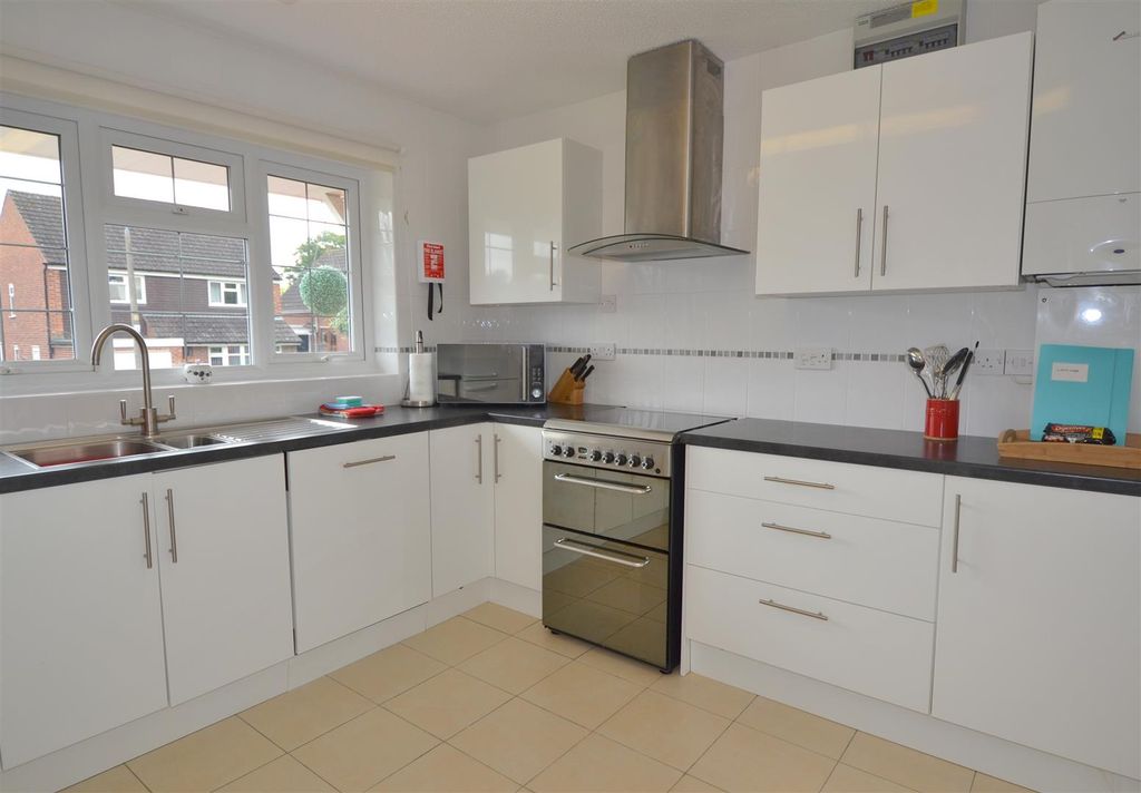 Property photo 3 of 5 Kitchen.Jpg