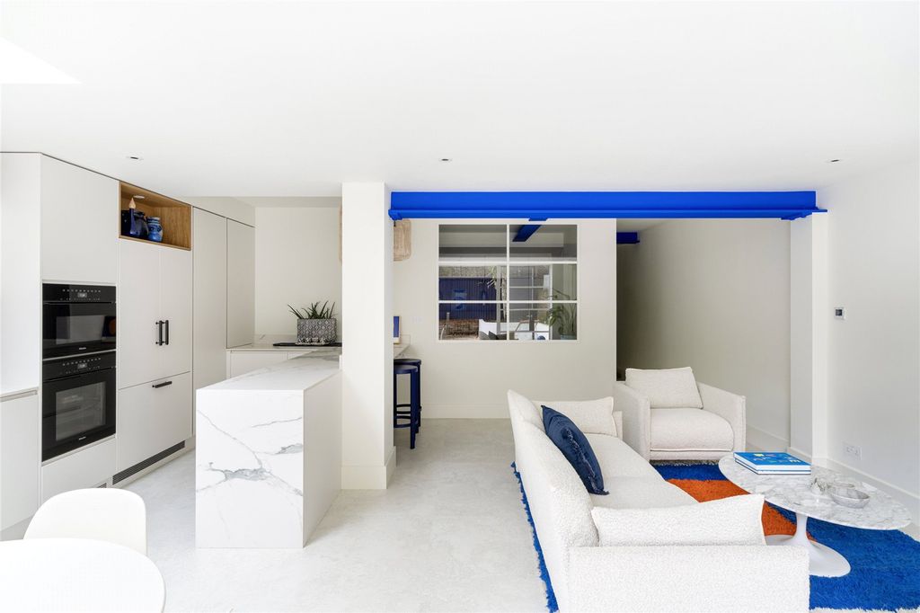 Property photo 2 of 21 Picture No. 24