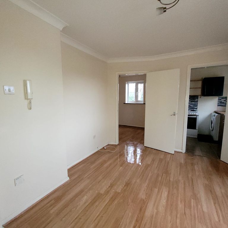 Property photo 3 of 6 Gallery