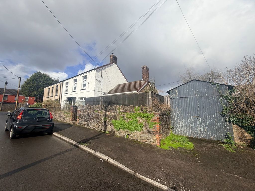 Property photo 2 of 33