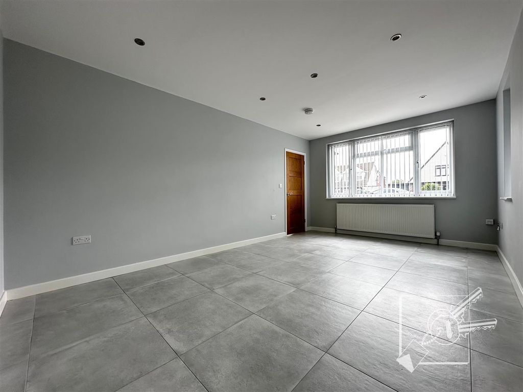 Property photo 3 of 30 Living Room