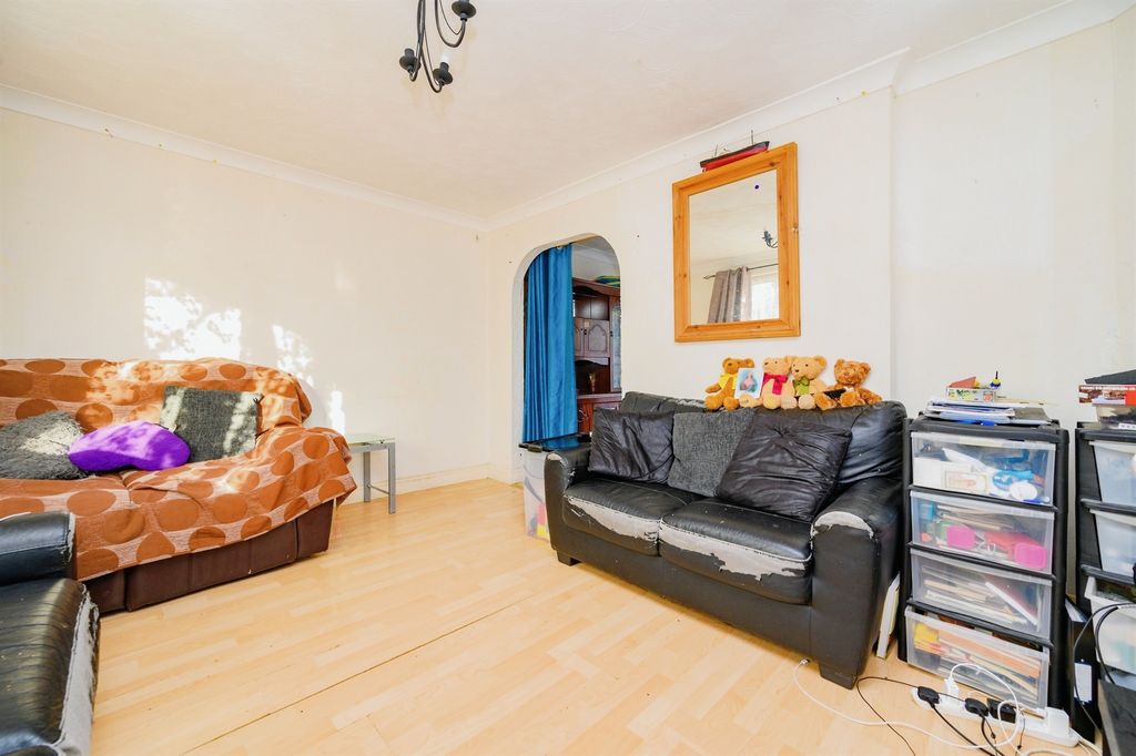 Property photo 3 of 14