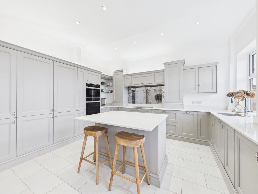Property photo 2 of 43