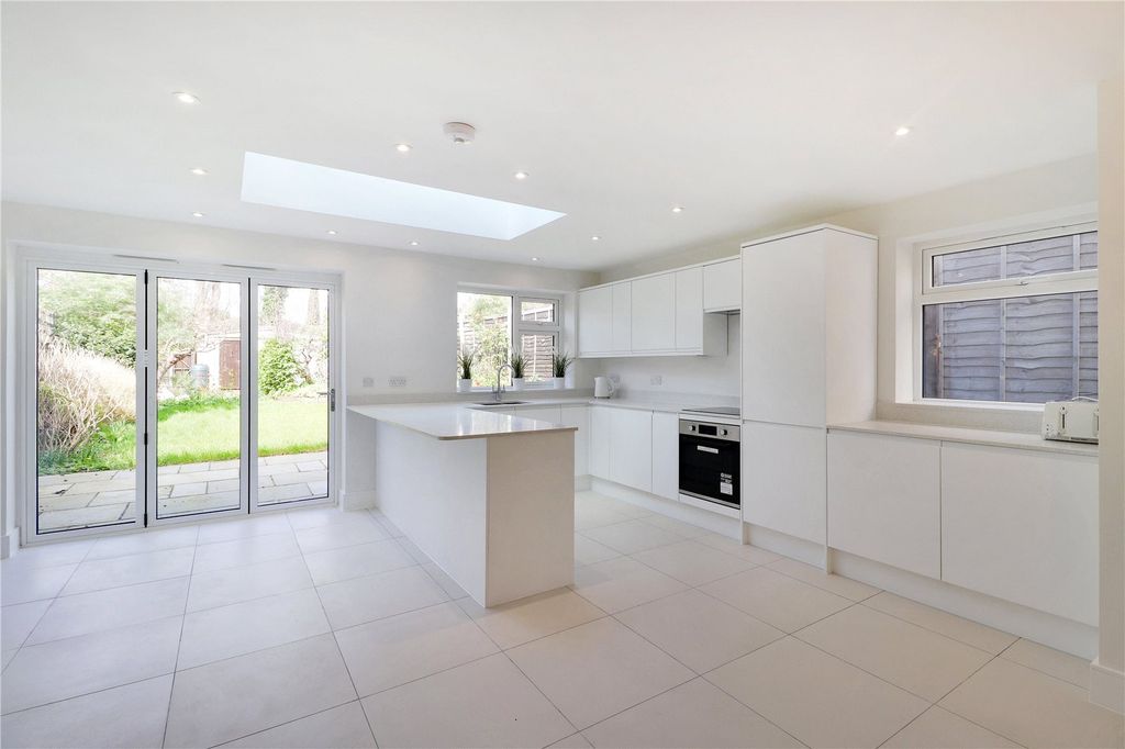 Property photo 2 of 16 Kitchen/Breakfast Rm