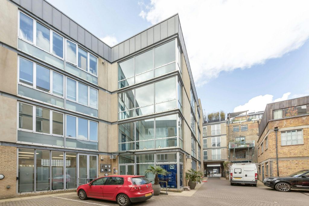 Property photo 3 of 7 17 Bickles Yard New External.Jpg