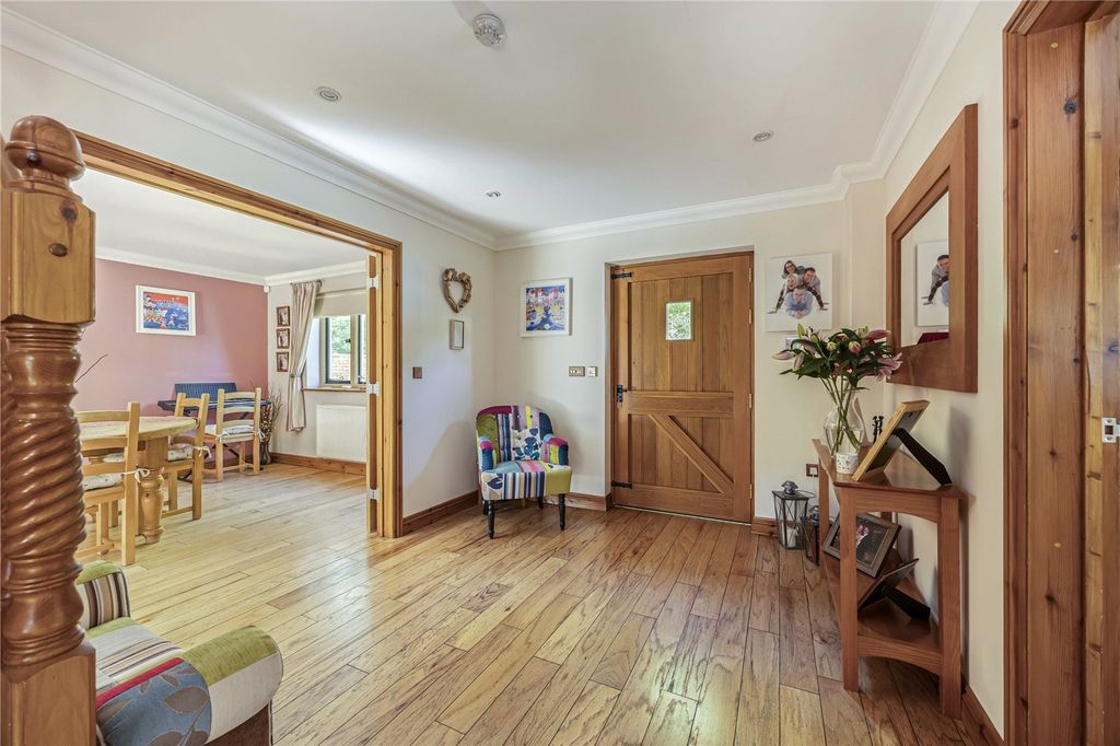 Property photo 2 of 16 Picture No. 17