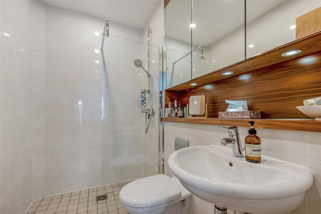Additional image 14 of 2 bed flat for saleTudor Court, Bramshott Place, Liphook GU30
