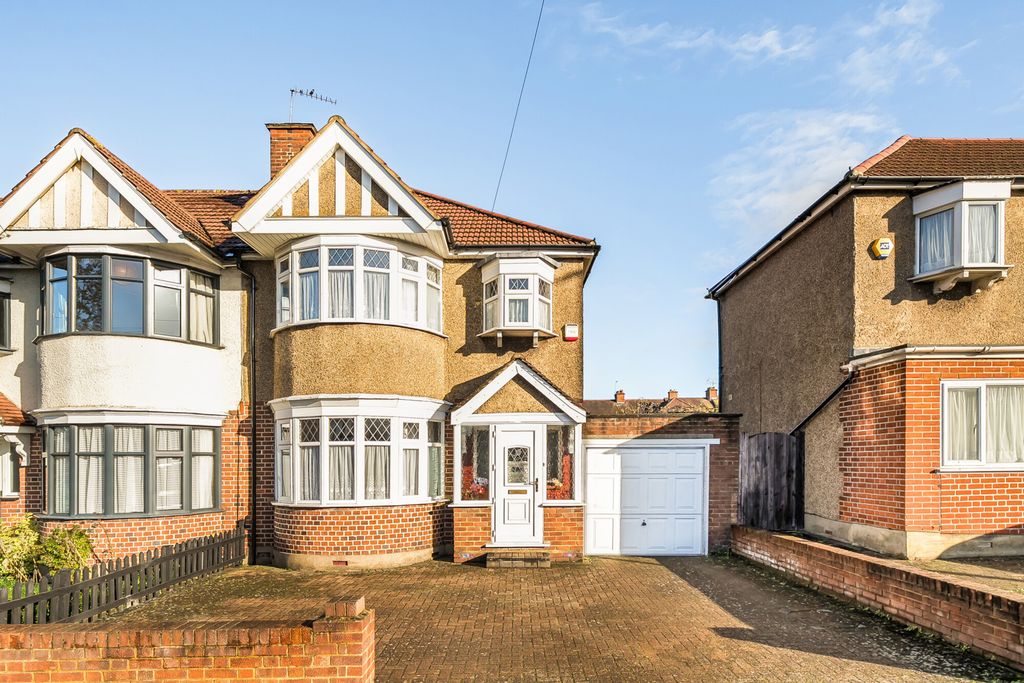 Property photo 1 of 18 1386395-15-69303E...