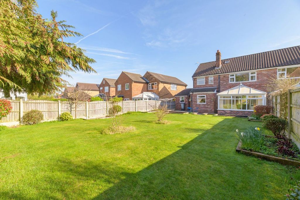 Property photo 3 of 20 Garden