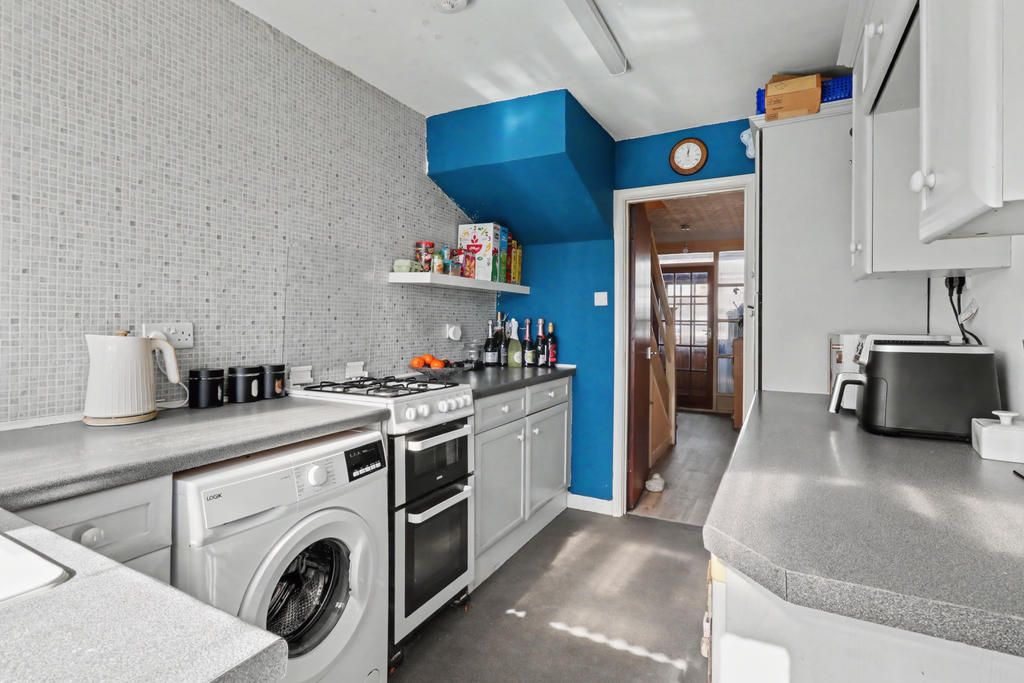 Property photo 2 of 12 Fitted Kitchen