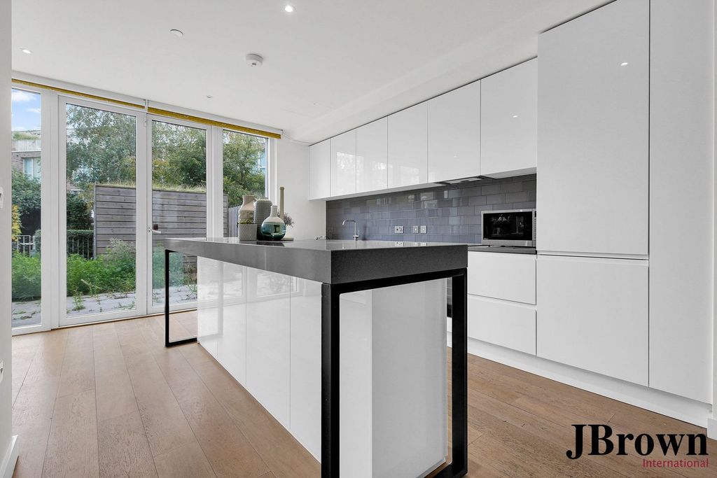 Property photo 2 of 29