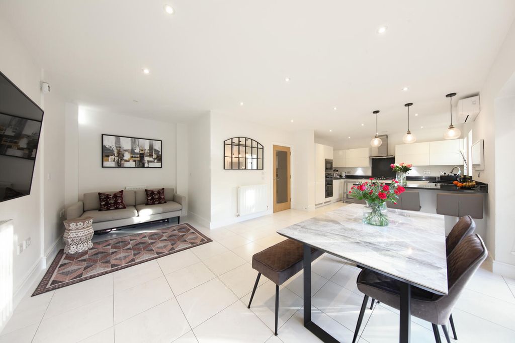 Property photo 2 of 23 Kitchen