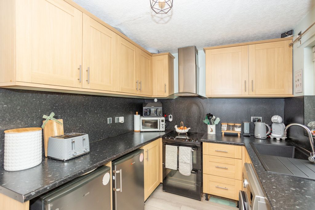 Property photo 3 of 23 Kitchen