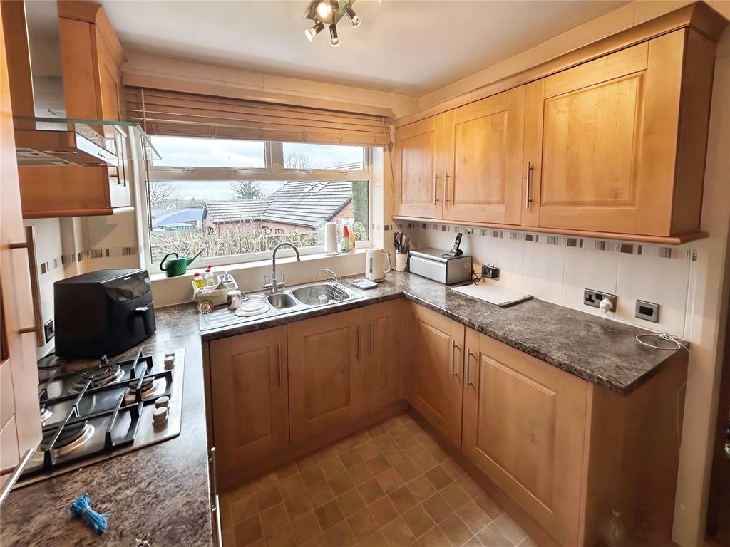 Property photo 3 of 16 Kitchen