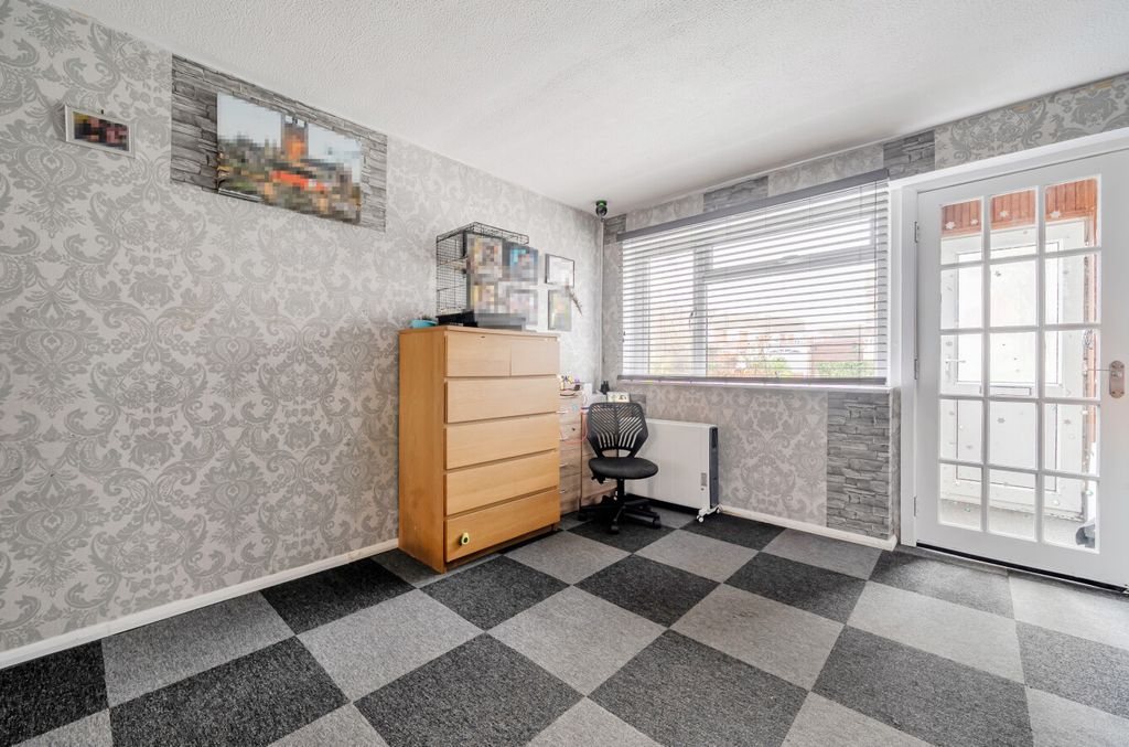 Property photo 3 of 9 1387387-5-6936E29...