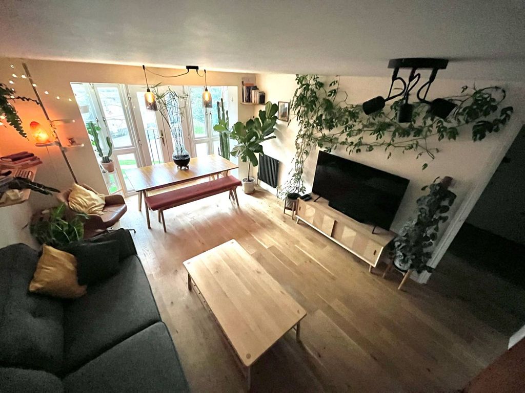 Property photo 2 of 28