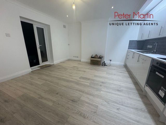 Property photo 1 of 9 Photo 9