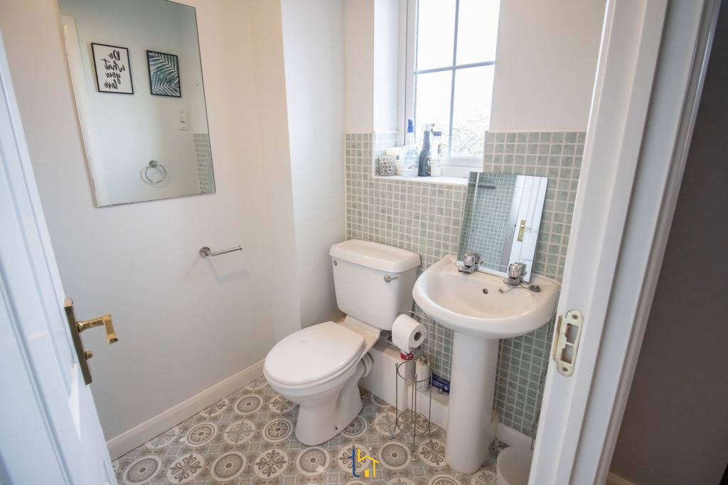 Property photo 3 of 11