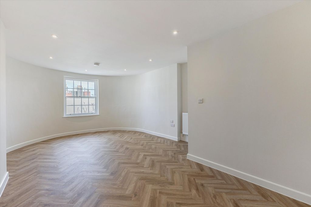 Property photo 3 of 12 Image