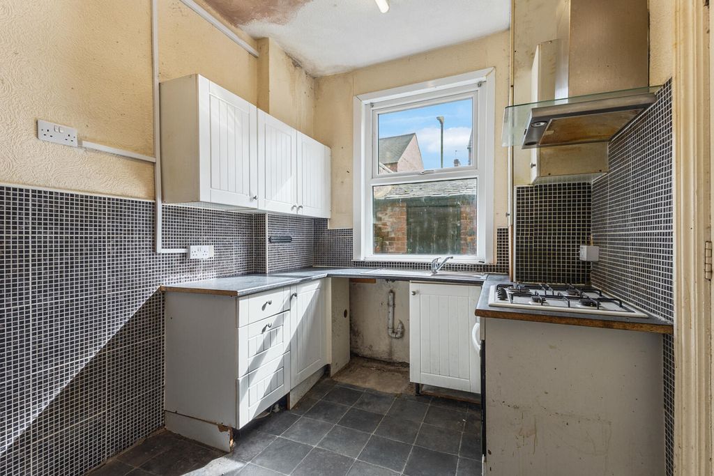 Property photo 2 of 17 Kitchen