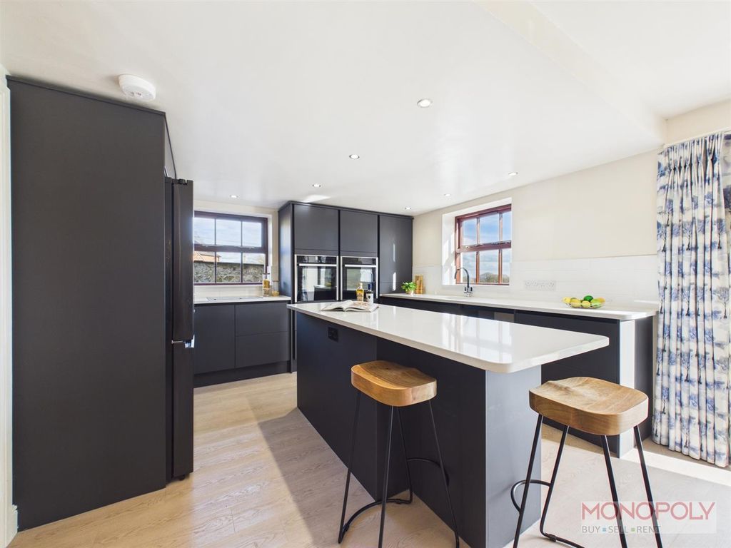 Property photo 3 of 21 Cam04439G0-Pr0231-Still047.Jpg