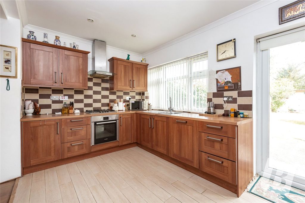 Property photo 2 of 13 Picture No. 32