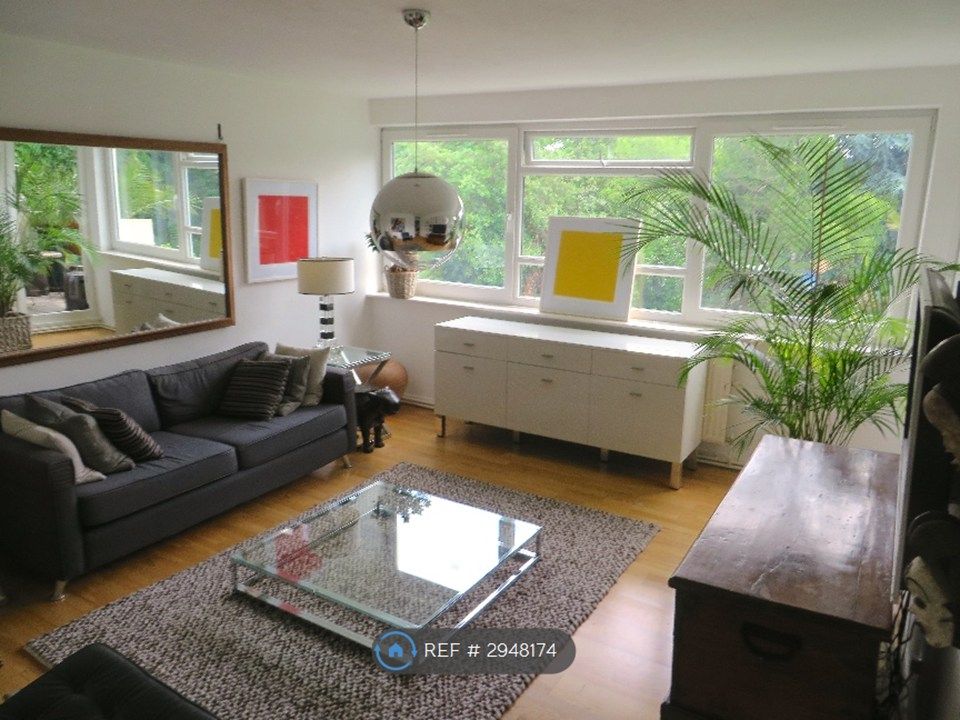 Property photo 1 of 10 Living Room