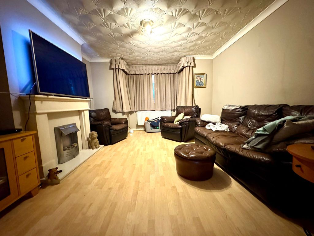 Property photo 3 of 16 Lounge