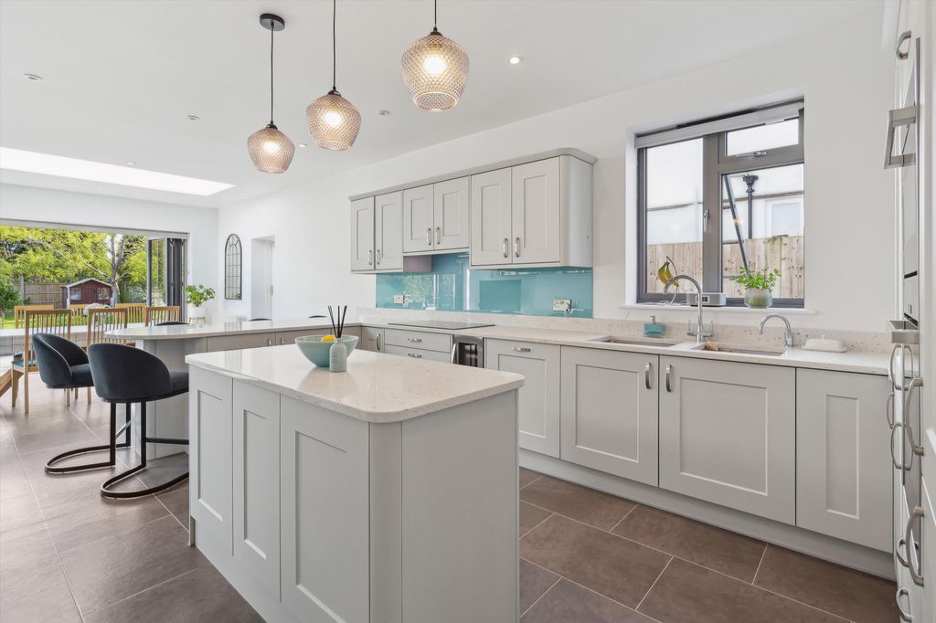 Property photo 2 of 17 Image