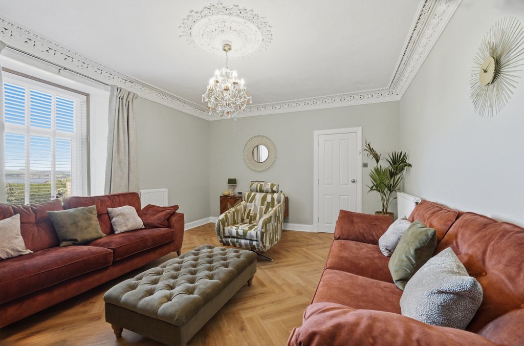 Property photo 2 of 33