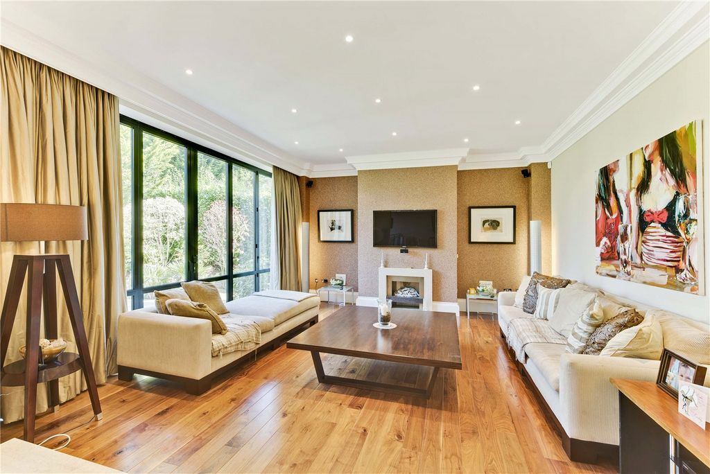 Property photo 2 of 11 Family Room