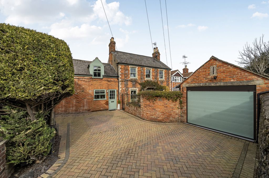 Property photo 1 of 19 Garage/Parking