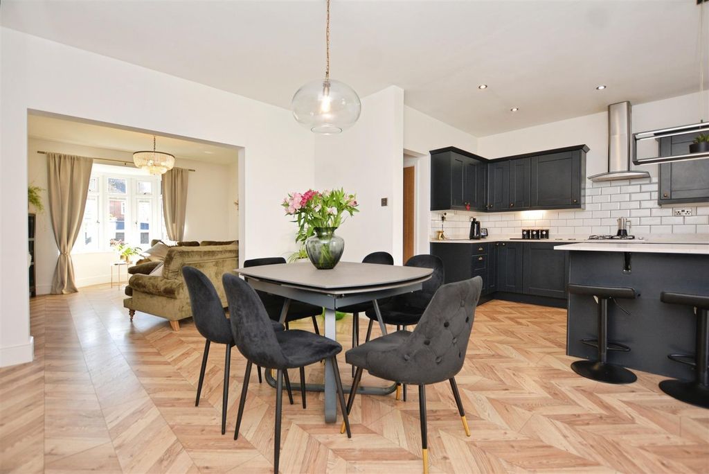 Property photo 3 of 30 Kitchen/Diner