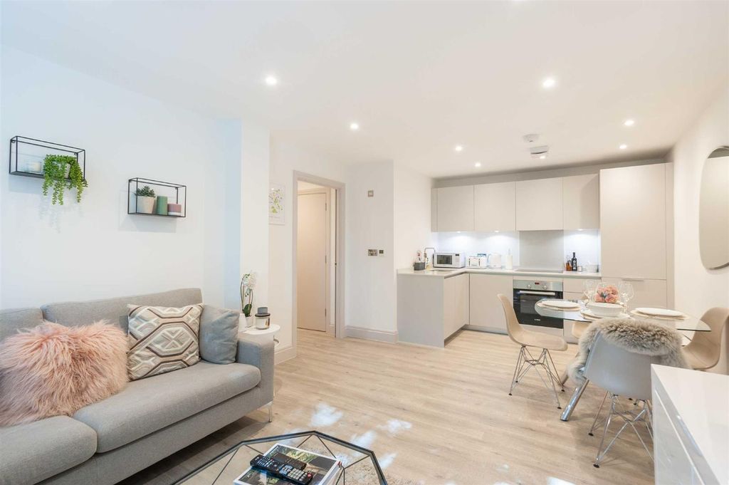 Property photo 2 of 10