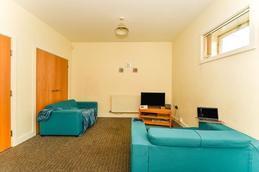 Property photo 3 of 12 Lounge Area