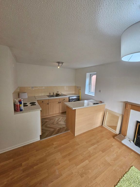Property photo 3 of 6 Kitchen
