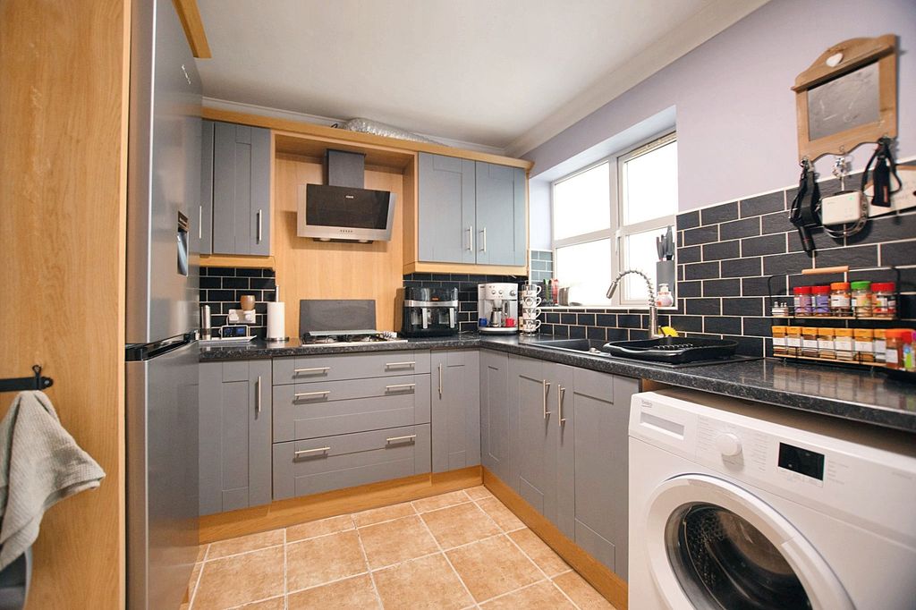 Property photo 3 of 18